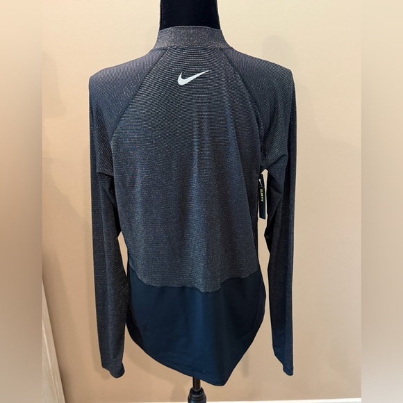 Women’s NWT NIKE Pro Dri-Fit Black/Gold metallic long sleeve top. Size XL - Picture 5 of 9